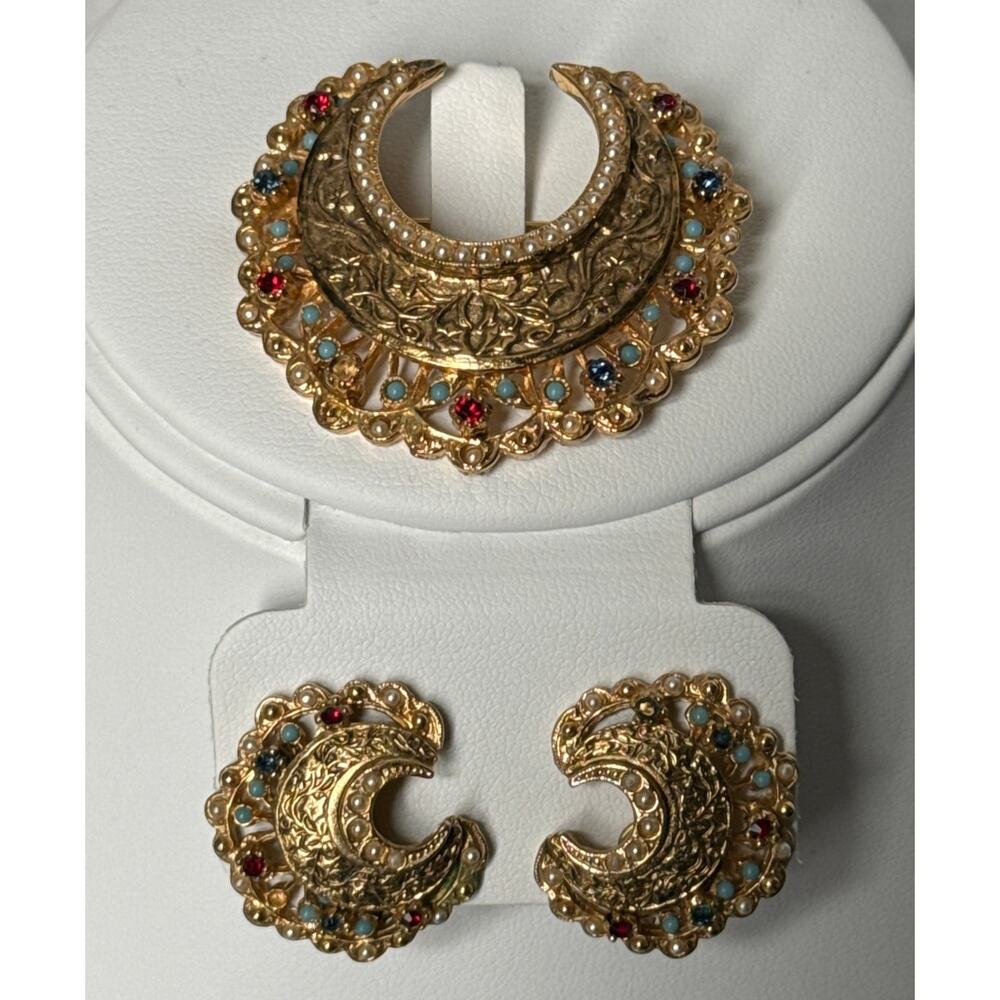 Vintage mid century Crown Brooch & clip on earrings by the Art Jewelry Company - Picture 4 of 13